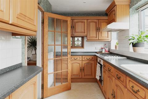 3 bedroom detached house for sale, Blackstone Hill, Redhill
