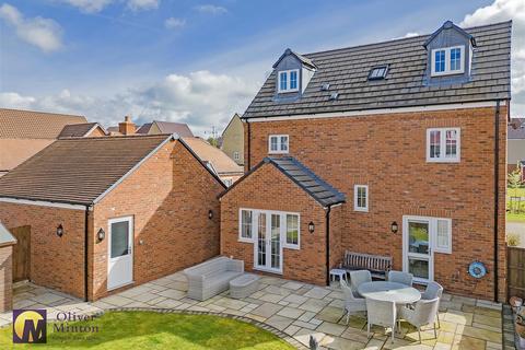 5 bedroom detached house for sale, Dray Gardens, Buntingford