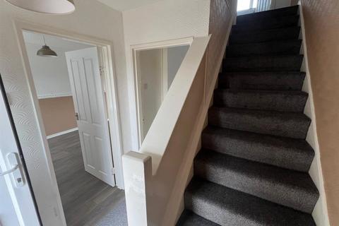 2 bedroom semi-detached house to rent, Keswick Drive, Castleford