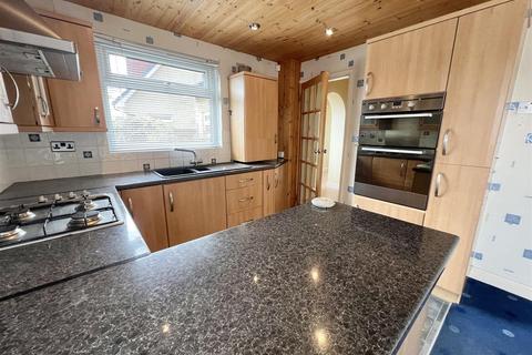 26 Alpine Rise, Thornton, Bradford, BD13 3NA
