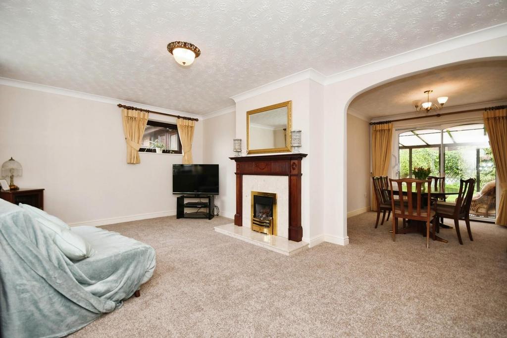Ramper Avenue, Clowne, Chesterfield, S43 4UD 3 bed detached bungalow