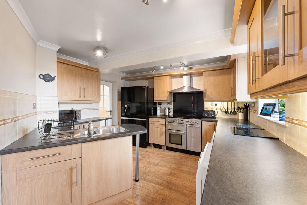KITCHEN 03.jpg