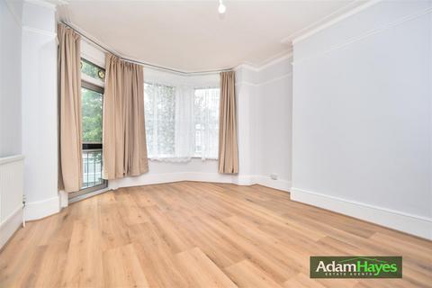 3 bedroom terraced house to rent, Melbourne Avenue, Palmers Green N13