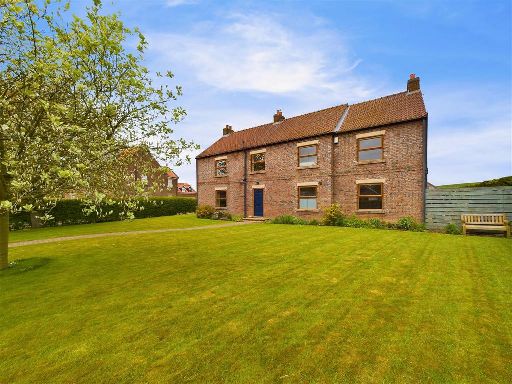 Dale View, 4 Waddale End, Weaverthorpe, Malton 6 bed detached house for