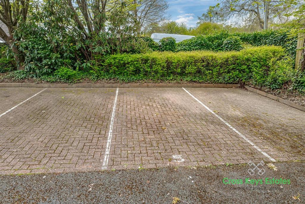 Communal Gardens &amp; Parking