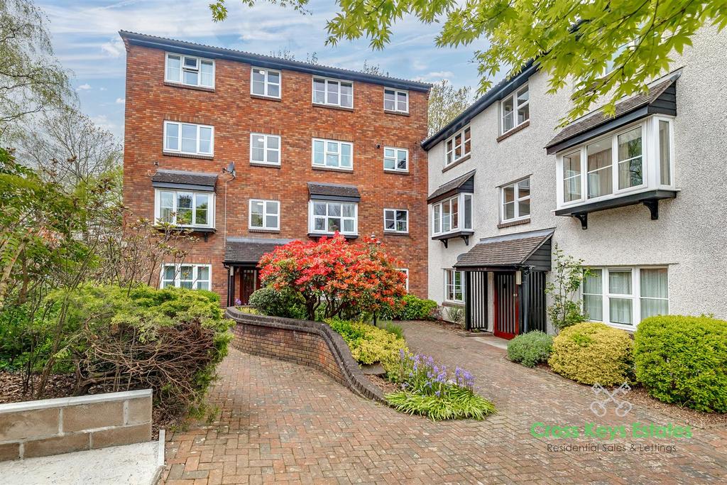 Communal Gardens &amp; Parking