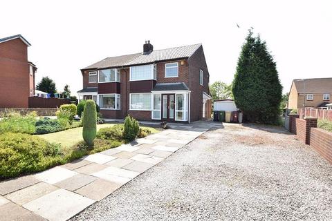 3 bedroom semi-detached house to rent, Park Road, Westhoughton, Bolton