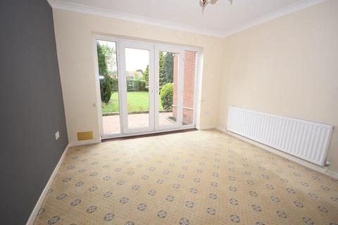 3 bedroom semi-detached house to rent, Park Road, Westhoughton, Bolton