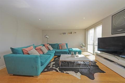 2 bedroom apartment to rent, The Upper Drive, Hove