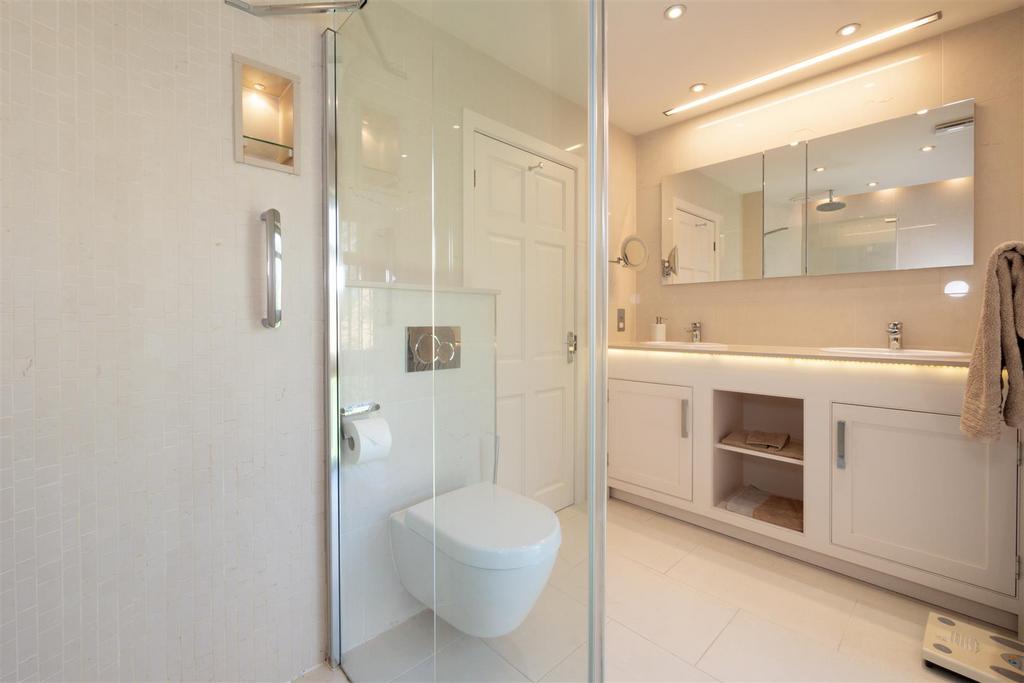 Bed 1 En Suite