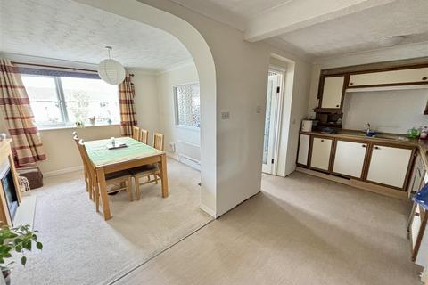 28 Douglas Close, Upton, Poole, BH16 5HE