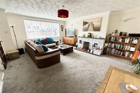 28 Douglas Close, Upton, Poole, BH16 5HE