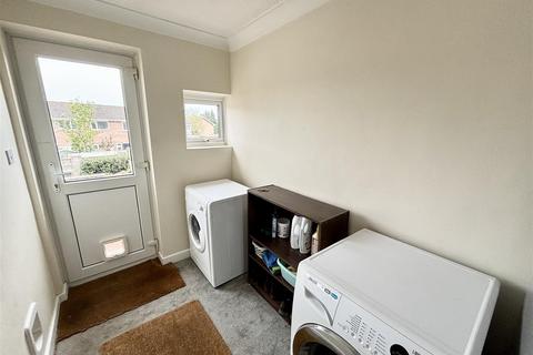 28 Douglas Close, Upton, Poole, BH16 5HE