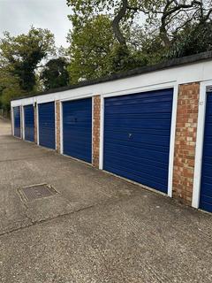 Garage to rent, Paddockhall Road, Winnals Park, Haywards Heath