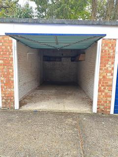 Garage to rent, Paddockhall Road, Winnals Park, Haywards Heath