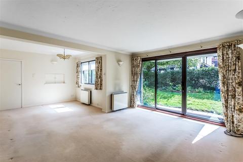 2 bedroom apartment for sale, Station Road West, Oxted