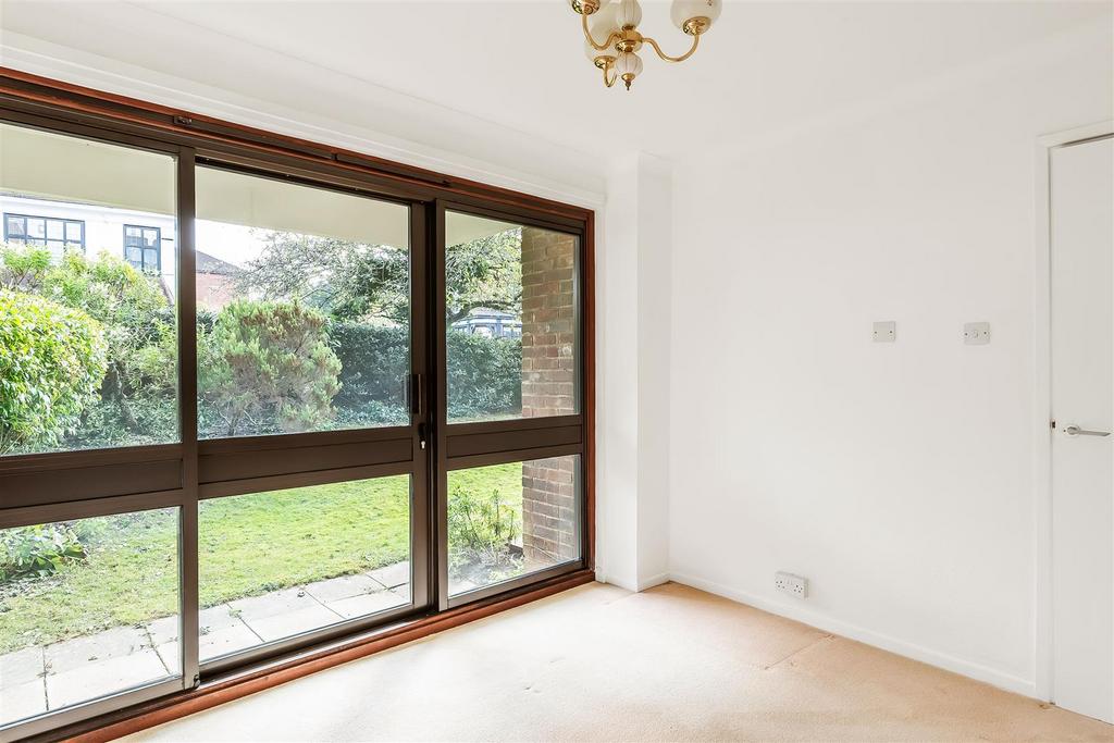 18-Oakleigh-Court-19.jpg