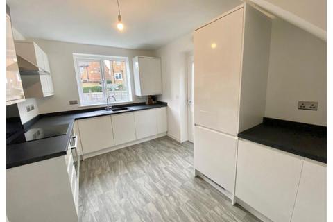 3 bedroom semi-detached house for sale, Snowden Approach, Bramley, Leeds