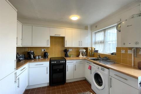 2 bedroom terraced house to rent, Collingwood Close, Eastbourne BN23