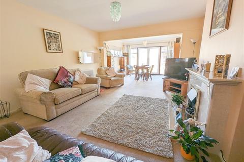 5 bedroom chalet for sale, WYATTS DRIVE, Southend-On-Sea
