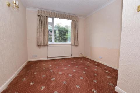 4 bedroom end of terrace house for sale, Greystone Avenue, Hull