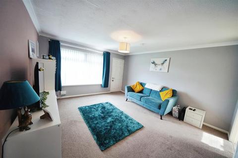 2 bedroom flat for sale, Ark Royal, Bilton, Hull