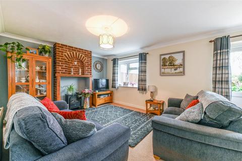 4 bedroom end of terrace house for sale, Miles Close, Ford