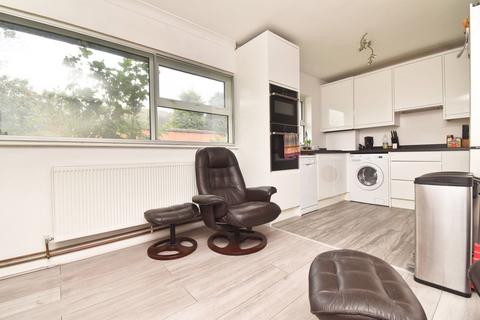 2 bedroom ground floor maisonette for sale, Grange Court, Walton-on-Thames, KT12