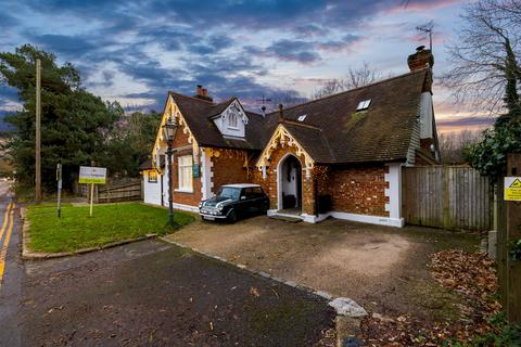 4 bedroom house for sale, Povey Cross Road, Horley RH6