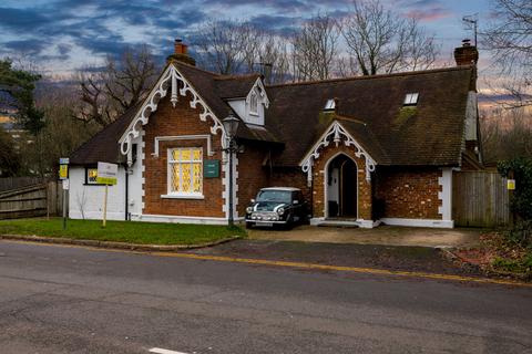 4 bedroom house for sale, Povey Cross Road, Horley RH6