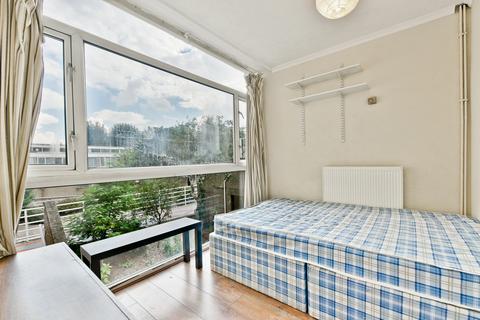 4 bedroom maisonette to rent, Whitebeam Close, London SW9