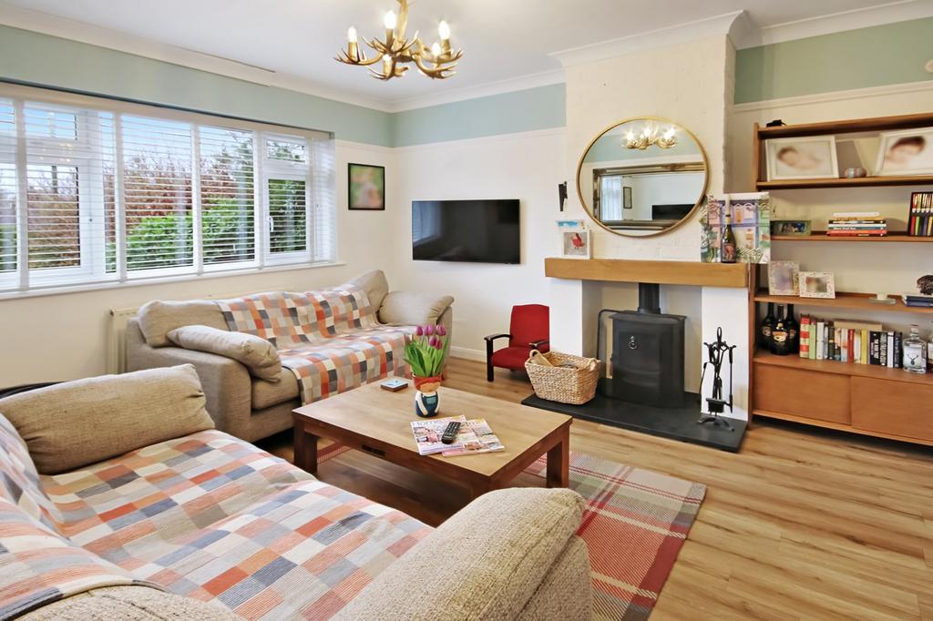 Woods Hill Close, Ashurst Wood, East... 3 bed semidetached house £