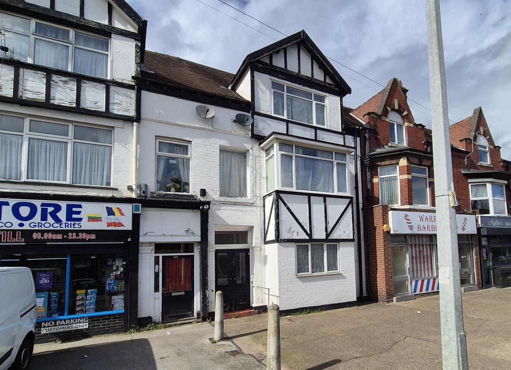 4 Bedroom Mid Terrace House   For Sale by Auction