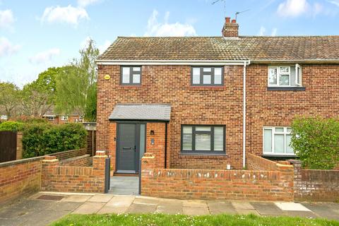 82 Buckingham Road, Richmond, TW10 7EQ