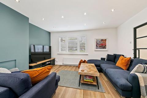 82 Buckingham Road, Richmond, TW10 7EQ