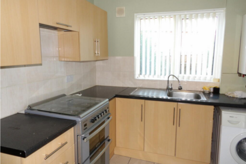 3 bedroom terraced house to rent, Gregory Street, NG7