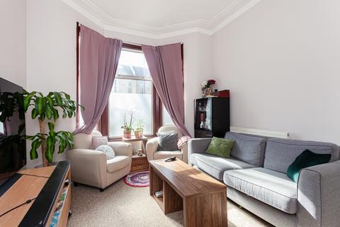 2 bedroom apartment to rent, Warren Road, Leyton