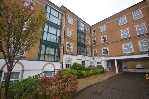 4 bedroom flat to rent, Raleigh House, Cowes