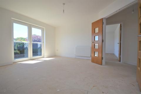 2 bedroom apartment to rent, Winchester Park Road, Sandown