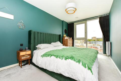 2 bedroom apartment for sale, Marketfield Way, Redhill, Surrey