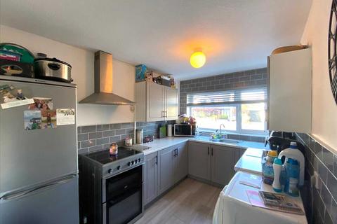 3 bedroom semi-detached house to rent, Leigh on Sea SS9