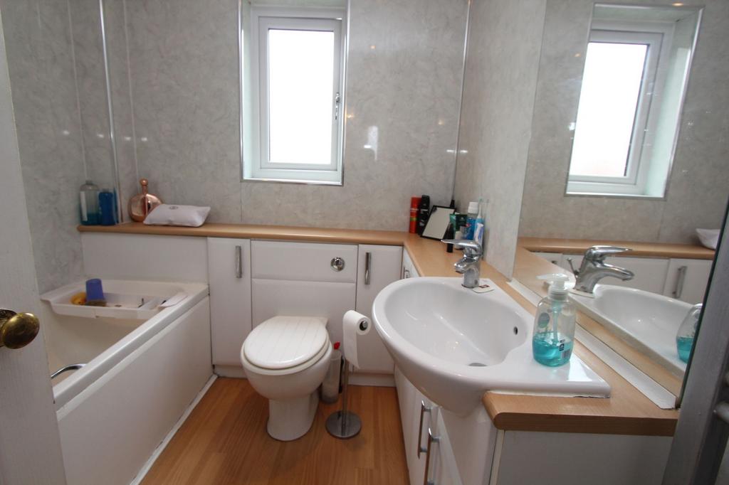 Family Bathroom/WC