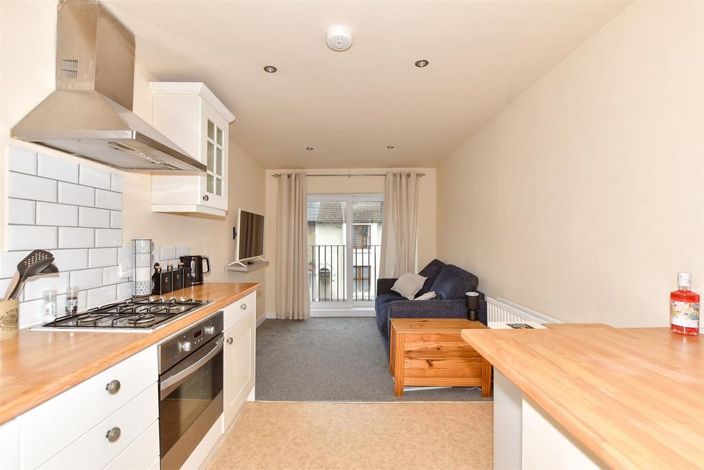 Lounge/ Kitchen