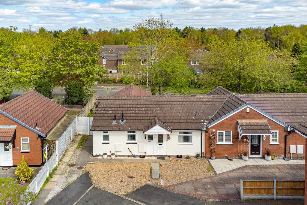 Widnes, Widnes WA8 2 bed semidetached bungalow for sale £185,000