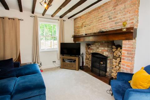 4 bedroom detached house for sale, No Onward Chain In Hurst Green