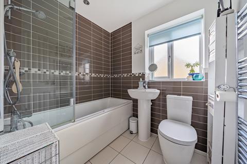 28 Empire Drive, Carterton, OX18 1BY
