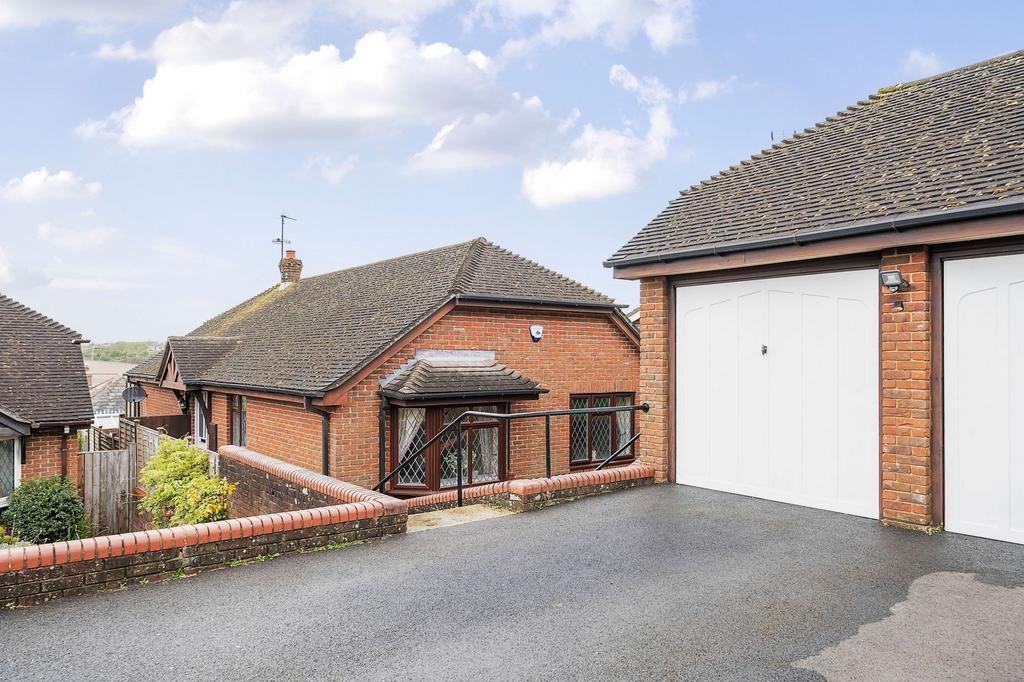 Lynn Way, Kings Worthy, SO23 3 bed detached bungalow for sale £600,000