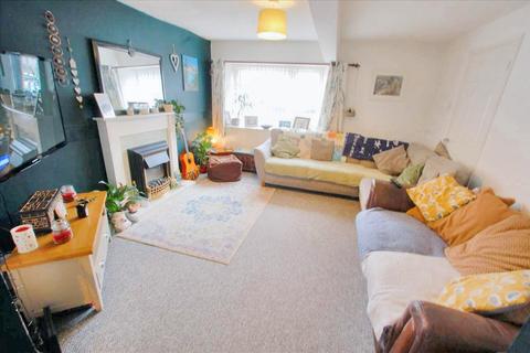 3 bedroom terraced house for sale, 62 Station Road
