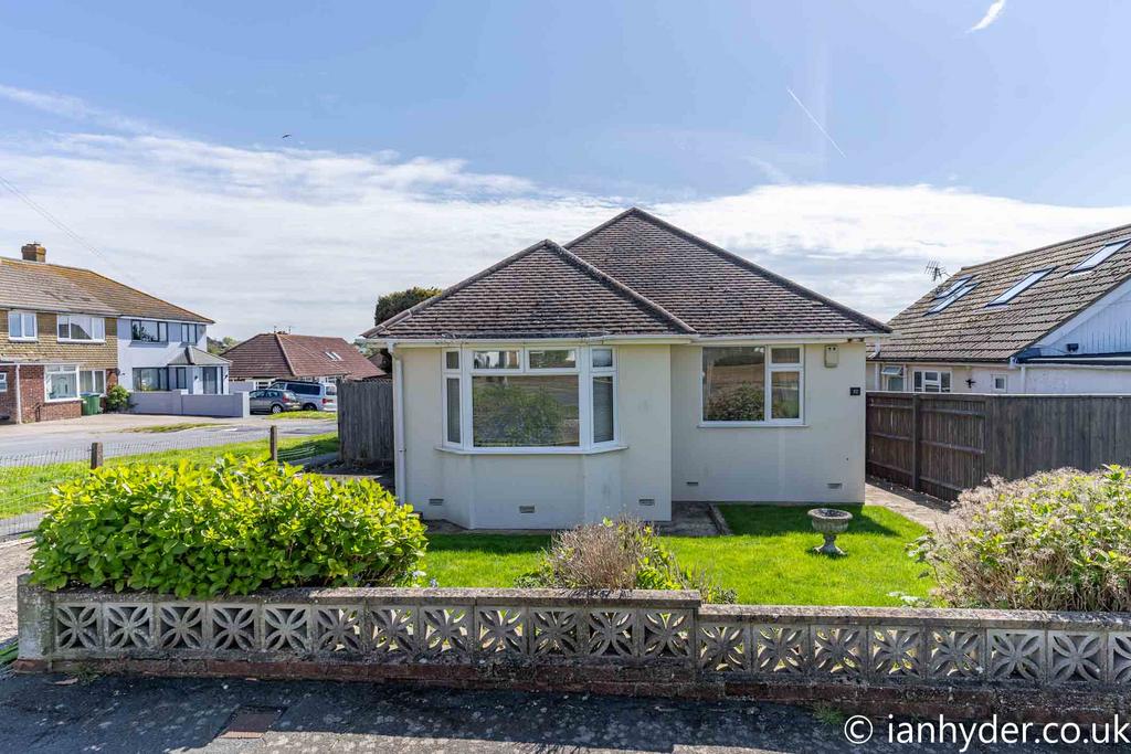 Broomfield Avenue, Cliffs BN10 2 bed detached bungalow for