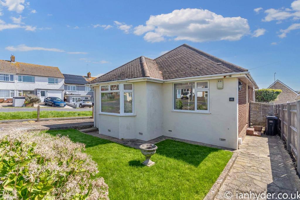 Broomfield Avenue, Cliffs BN10 2 bed detached bungalow for